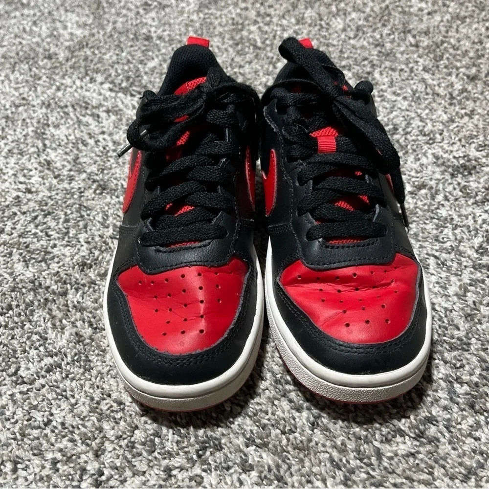 Nike Court Borough Low 2 GS BQ5448-007 Youth Size 4Y Black Red Lace Up